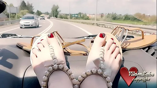 حار Show sandals in auto مقاطع فيديو جديدة