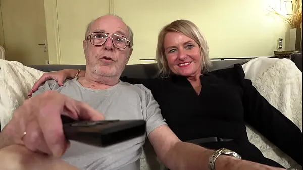 Blonde posh cougar in group sex while grandpa watches Video baru yang populer