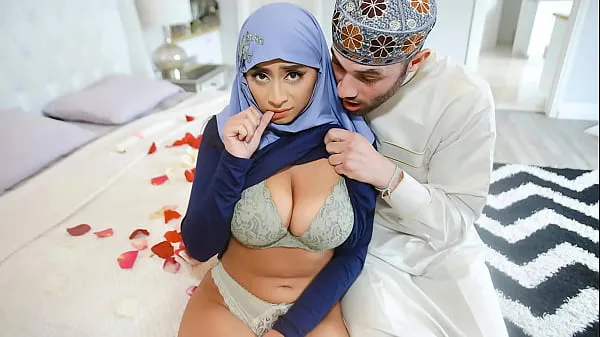 हॉट Arab Husband Trying to Impregnate His Hijab Wife - HijabLust नए वीडियो
