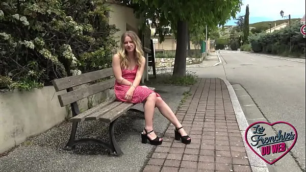 Populárne Sally, young 18 year old blonde, shy but naughty nové videá