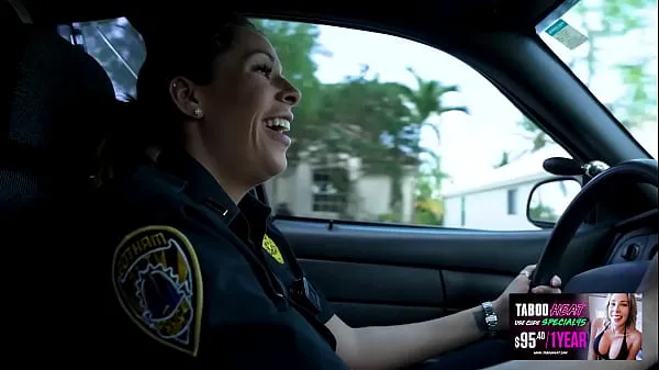 Καυτά Nikki Brooks In StepMom Wants To Role Play As A Cop and Have Sex On My Bed νέα βίντεο