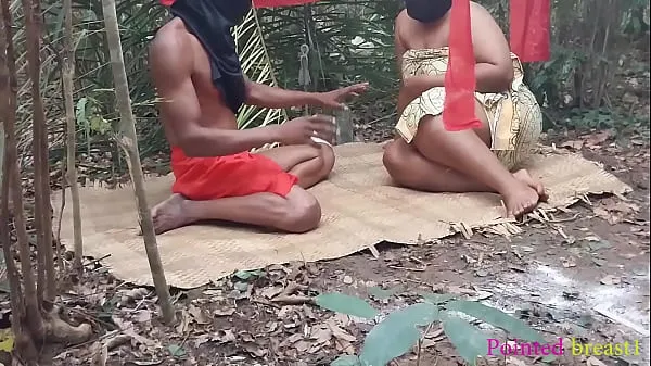 Yeni Videolar Ambitious house wife went to baba native doctor to collect charm to enable her manipulate the chairman of her village to make her his second wife, end up getting banged by baba's big dick in the shrine
