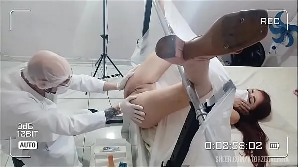 حار Patient felt horny for the doctor مقاطع فيديو جديدة