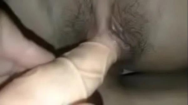 हॉट Spreading the big girl's pussy, stuffing the cock in her pussy, it's very exciting, fucking her clit until the cum fills her pussy hole, her moaning makes her extremely aroused नए वीडियो