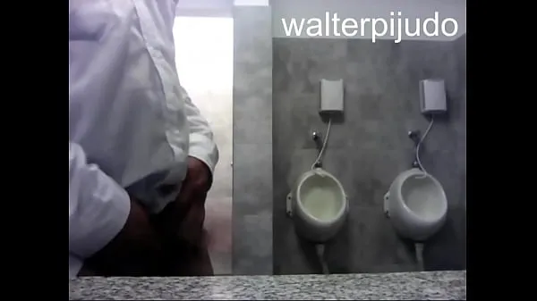 I get my milk in a public bathroom in CABA, risky handjob novos vídeos interessantes