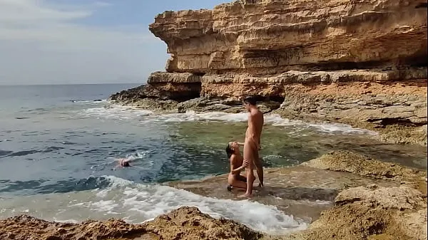 Yeni Videolar Divers watch us fuck on the beach