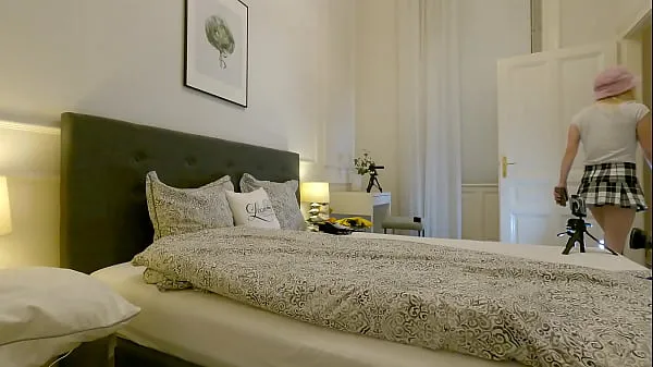 Nudist girl goes solo in the bedroom Video baru yang populer