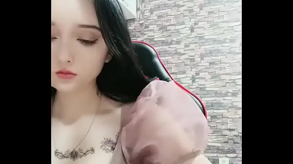 Hot Beautiful girl from Xinjiang! Dilireba, the porn star! At the request of the audience, she performed a little show, slowly stripping off and squeezing her breasts, slapping her pussy with her fingers and spreading it open for a close-up of a high-end dome วิดีโอใหม่