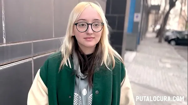 Heiße PutaLocura – Torbe erwischt den blonden Geek EmeJota und fickt sie neue Videos