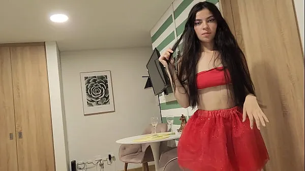 Heiße Beautiful woman in a red skirt and without underwear, wants to be fucked as a Christmas gift neue Videos