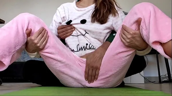 ホットasian amateur real homemade teasing pussy and small tits fetish in pajamas新しいビデオ