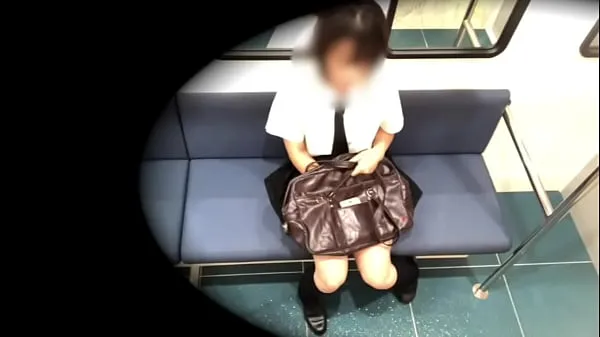 Καυτά A girl gets horny on the train and masturbates by touching her pussy with her hand while hiding her pussy with her bag νέα βίντεο