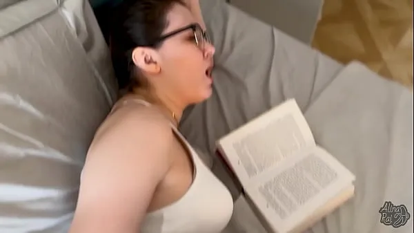 Gorące Stepson fucks his sexy stepmom while she is reading a book nowe filmy