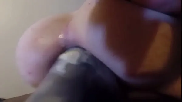 Hot girlfriend inserting huge anal dildo วิดีโอใหม่