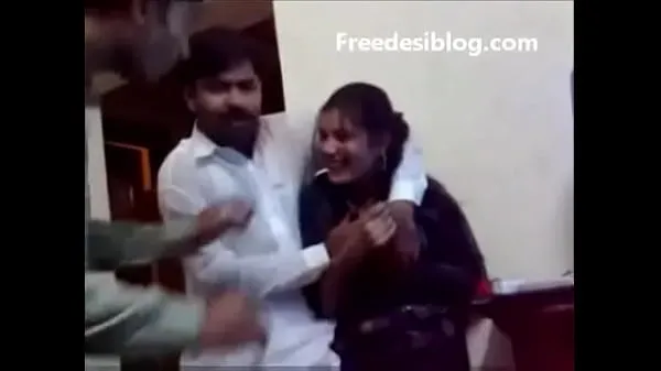 Vroči Pakistani Desi girl and boy enjoy in hostel roomnovi videoposnetki