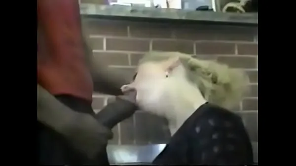 حار Black Maarq Pounding a White Wife's Pussy with his Huge Cock مقاطع فيديو جديدة
